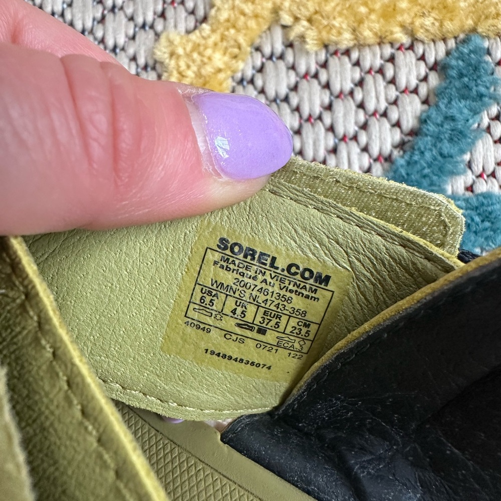 Sorel women’s Sandals in Black and Olive - Picture 9 of 9